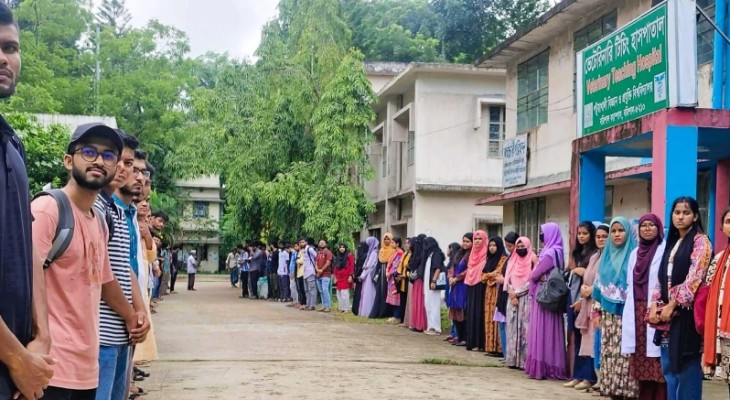 দুই ভেট চিকিৎসকের চেম্বারে হামলা,ভাঙচুর ও মারধরের প্রতিবাদে মানববন্ধন
